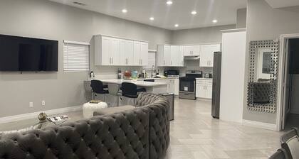 Just Built! Private Luxury: Insta Worthy BRAND NEW Home: Luxurious+COMFORT