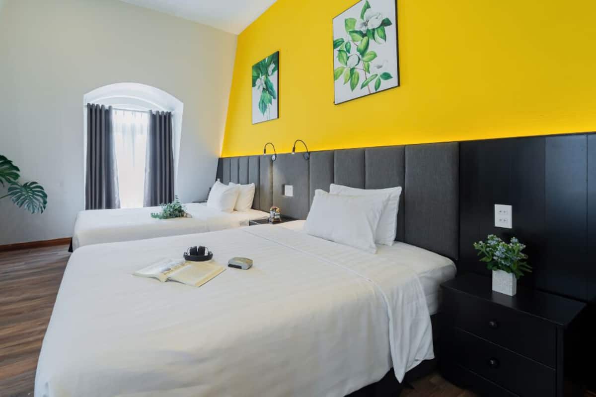 Room, Connecting Rooms | Gebar bulu kapas, bar mini, peti besi dalam bilik
