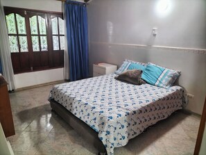 4 habitaciones, escritorio, tabla de planchar con plancha y wifi gratis