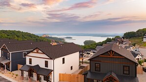 Exterior - AMAZING Lakeview, Private Putting Green, Hot Tub, Pools, Pool Table, Pickleball (Branson)