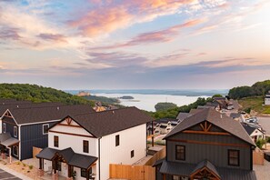 Exterior - AMAZING Lakeview, Private Putting Green, Hot Tub, Pools, Pool Table, Pickleball (Branson)