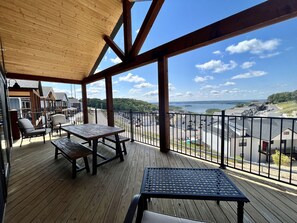 Outdoor dining - AMAZING Lakeview, Private Putting Green, Hot Tub, Pools, Pool Table, Pickleball (Branson)