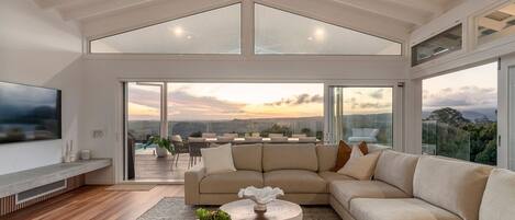 Smart-TV, peis og stereoanlegg