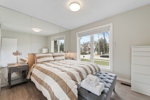 4 bedrooms, desk, iron/ironing board, travel cot
