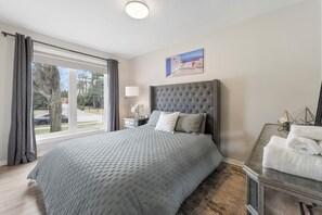 4 camere, una scrivania, ferro/asse da stiro, culla da viaggio