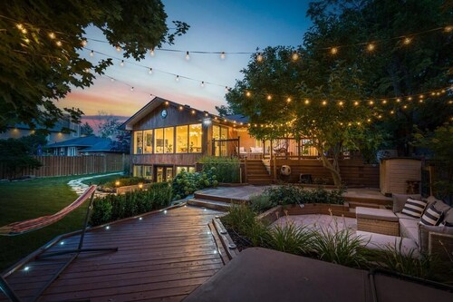 Luxury 4-Bedroom Spa Getaway Villa - HotTub/Sauna/Pool Table/EV(separate loft)