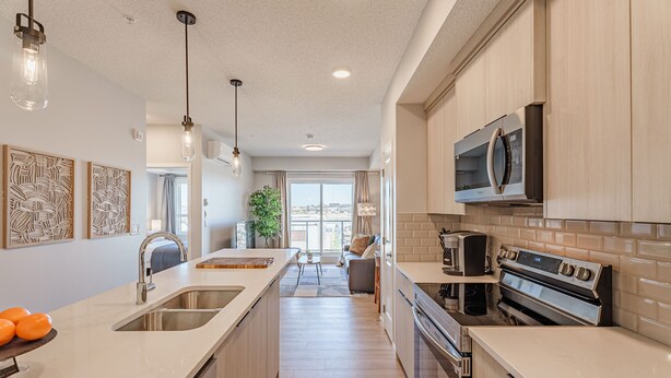 Private kitchen - Condo w/AC & UG Parking, 15 mins to YYC (Calgary)