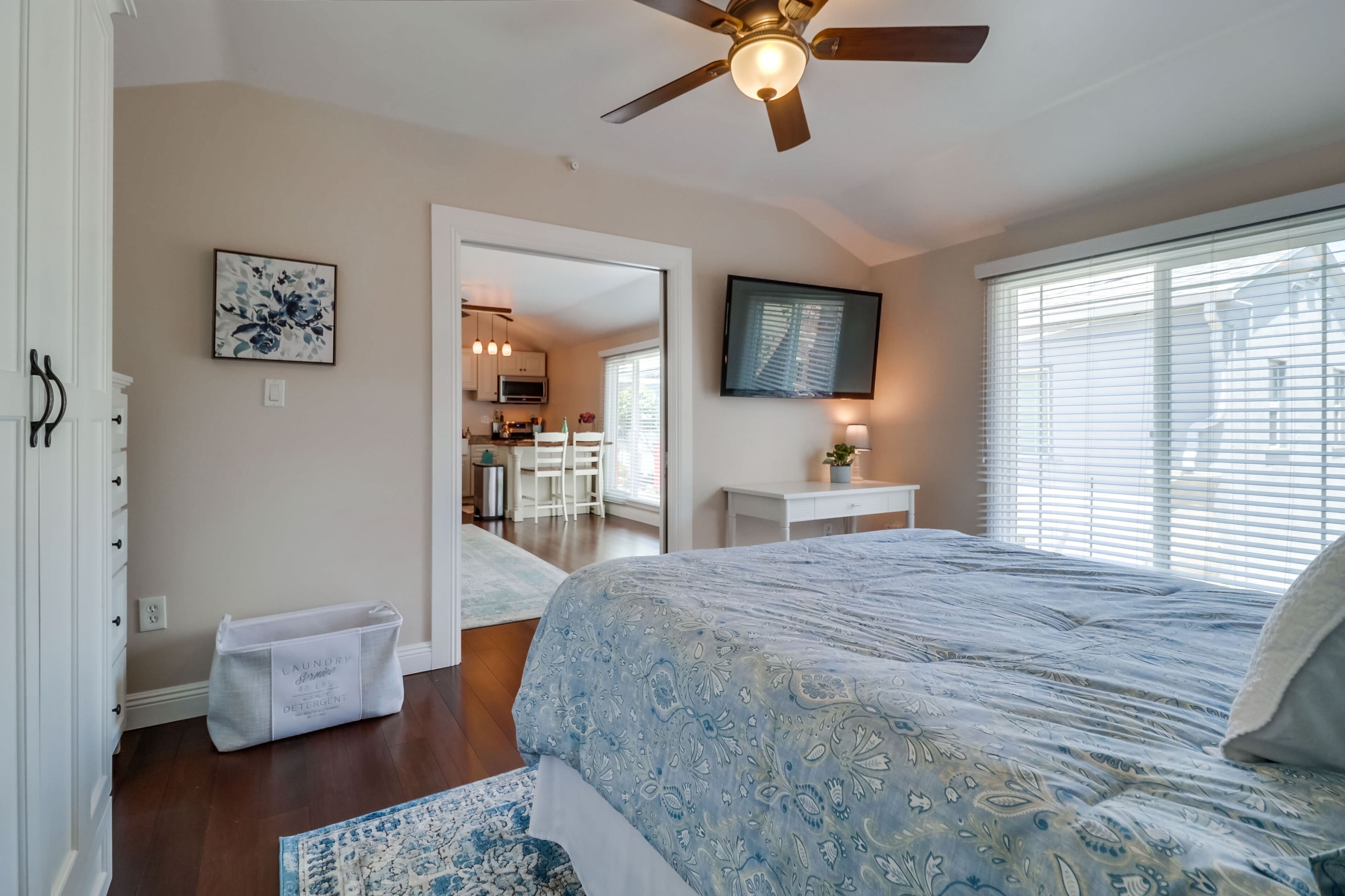 1 habitación, escritorio, tabla de planchar con plancha y wifi gratis 