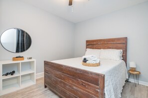 Iron/ironing board, free WiFi, bed sheets