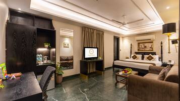 Cubrecamas, minibar, escritorio y wifi gratis