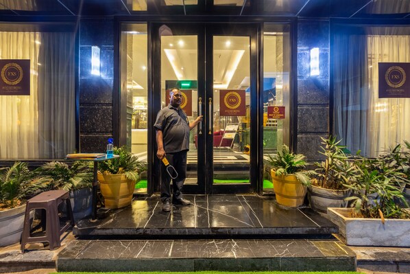 Front of property - Foxoso Hotel Delhi (New Delhi)