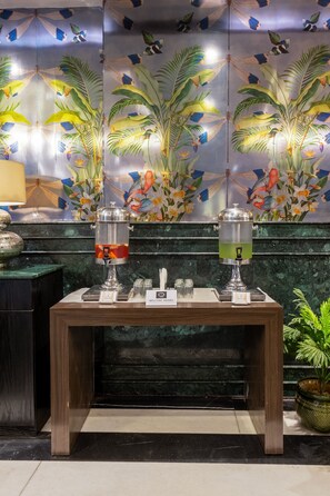 Bữa sáng buffet hàng ngày với phụ phí nhỏ 
