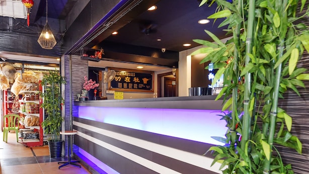 A reception area with a modern design, featuring a striped counter and a digital display. - Hotel O Pulau Ketam Inn (Pulau Ketam)
