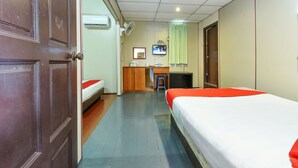 A hotel room with a bed, a desk, a chair, a television, and an air conditioning unit. - Hotel O Pulau Ketam Inn (Pulau Ketam)