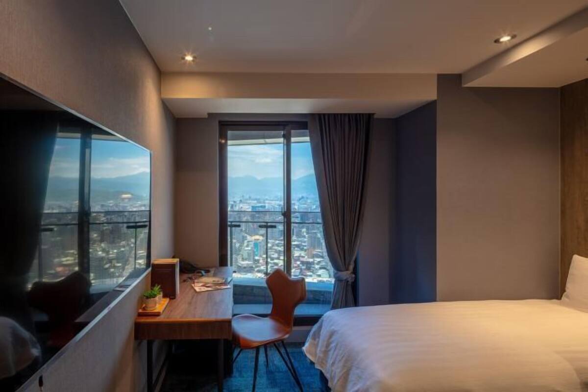 Minibar, in-room safe, laptop workspace, soundproofing