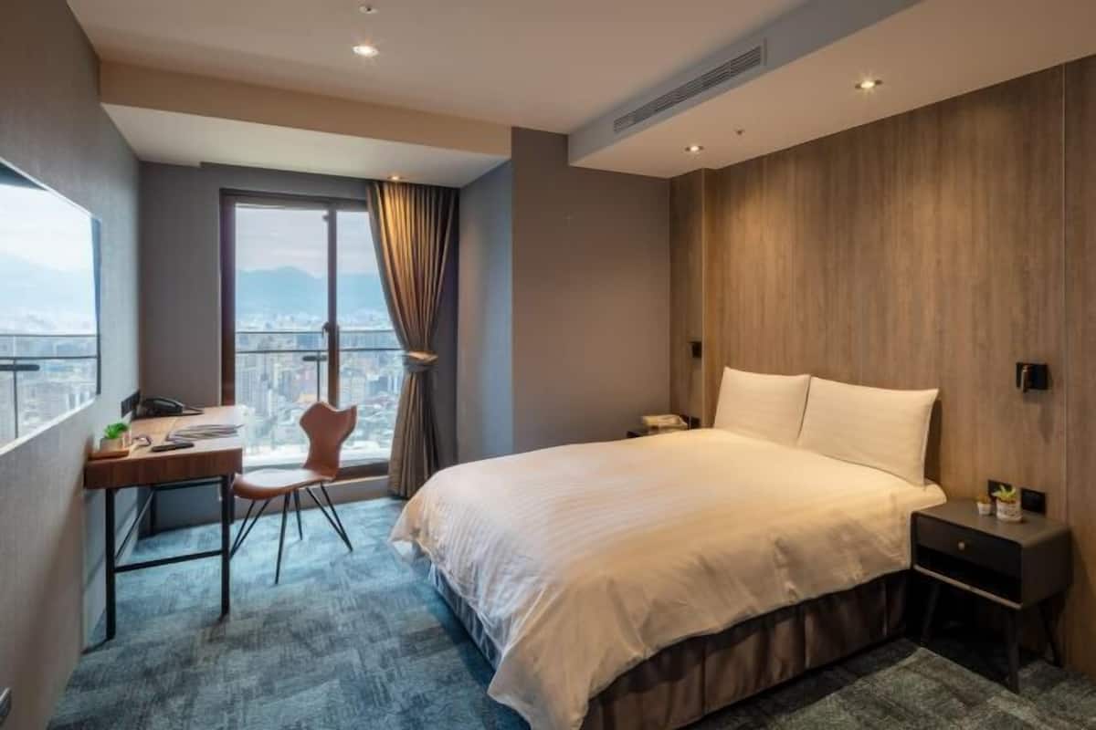 In-room safe, laptop workspace, soundproofing