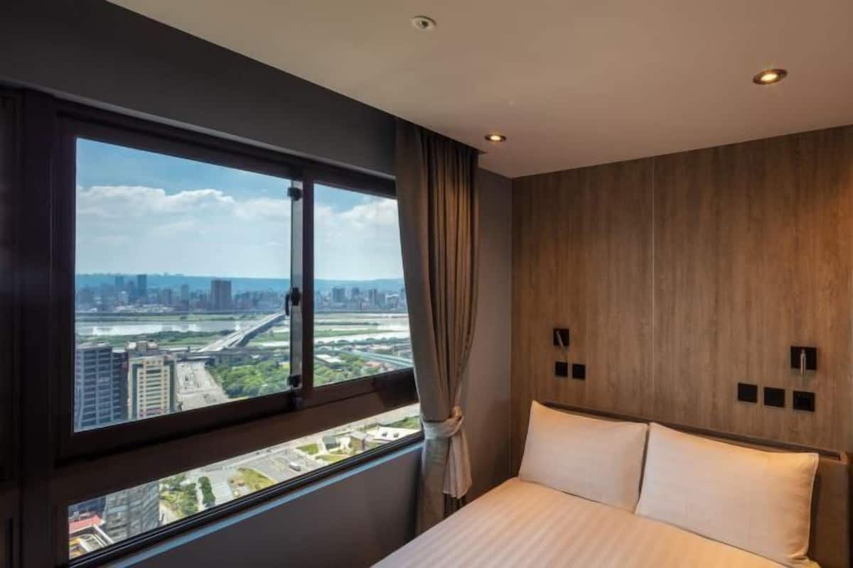 In-room safe, laptop workspace, soundproofing