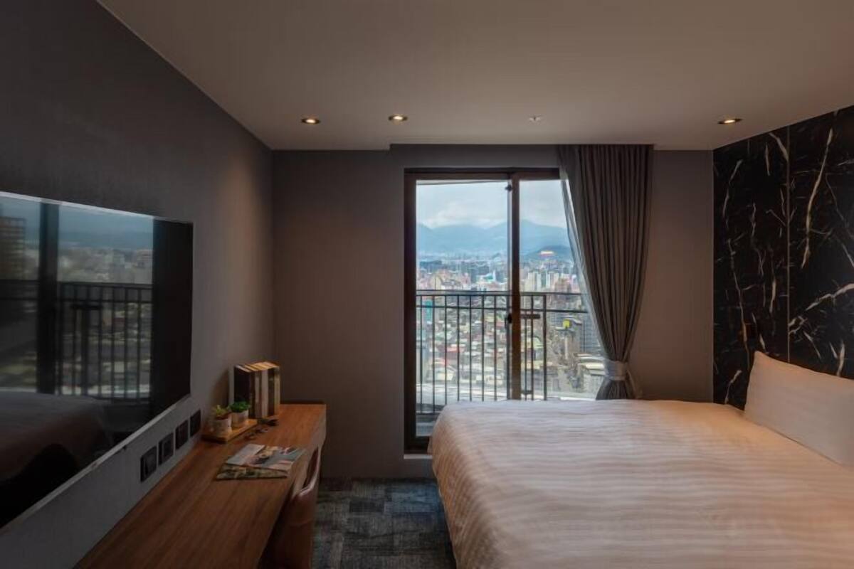 Minibar, in-room safe, laptop workspace, soundproofing