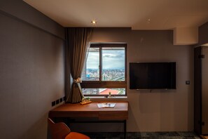 Safe på rommet, skrivebord for bærbar PC og lydisolert