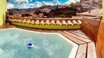 Tina de hidromasaje al aire libre