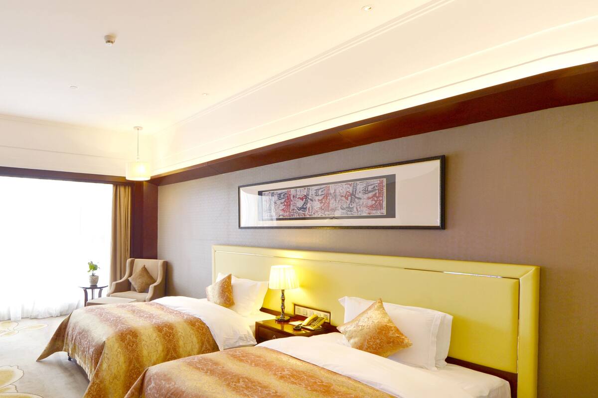 Basic Twin Room | In-room safe, desk, iron/ironing board, WiFi (free)