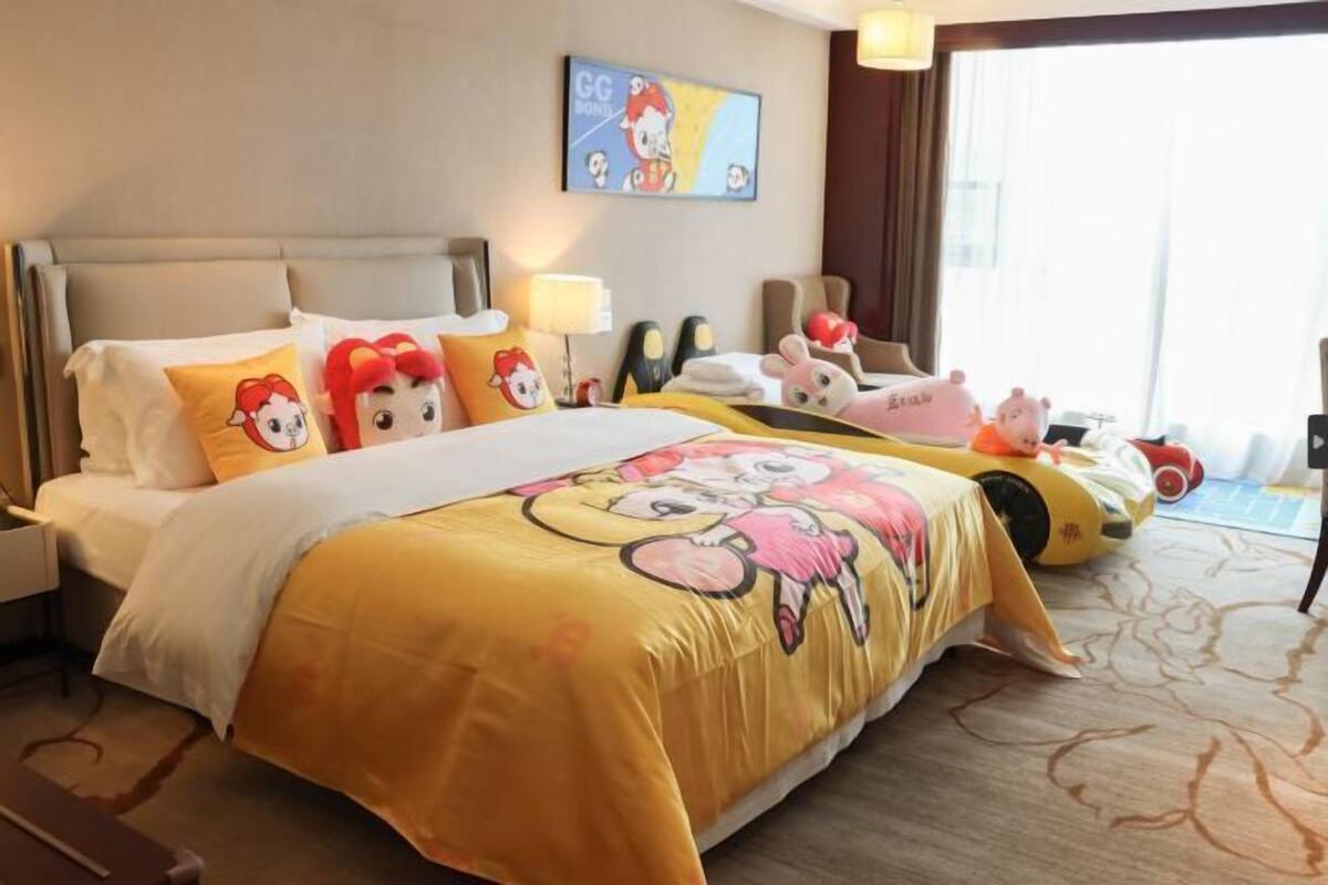 In-room safe, desk, iron/ironing board, free WiFi
