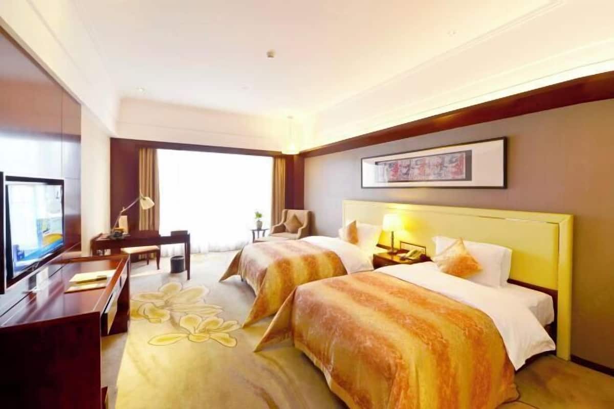 In-room safe, desk, iron/ironing board, free WiFi