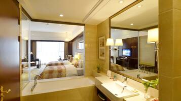 Business Single Room | In-room safe, desk, iron/ironing board, free WiFi