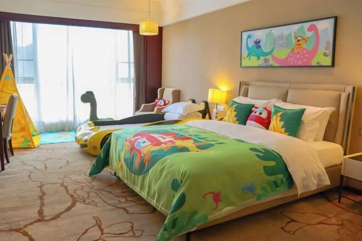 In-room safe, desk, iron/ironing board, free WiFi