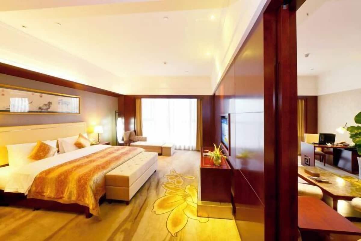 In-room safe, desk, iron/ironing board, free WiFi