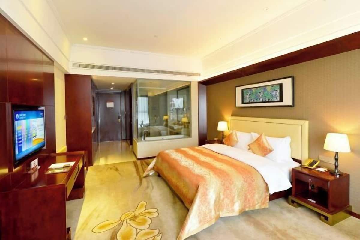 In-room safe, desk, iron/ironing board, free WiFi