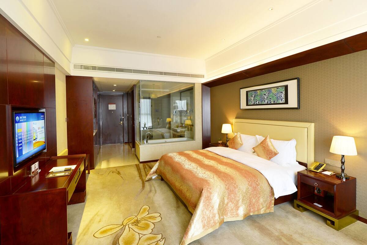 Business Single Room | In-room safe, desk, iron/ironing board, WiFi (free)