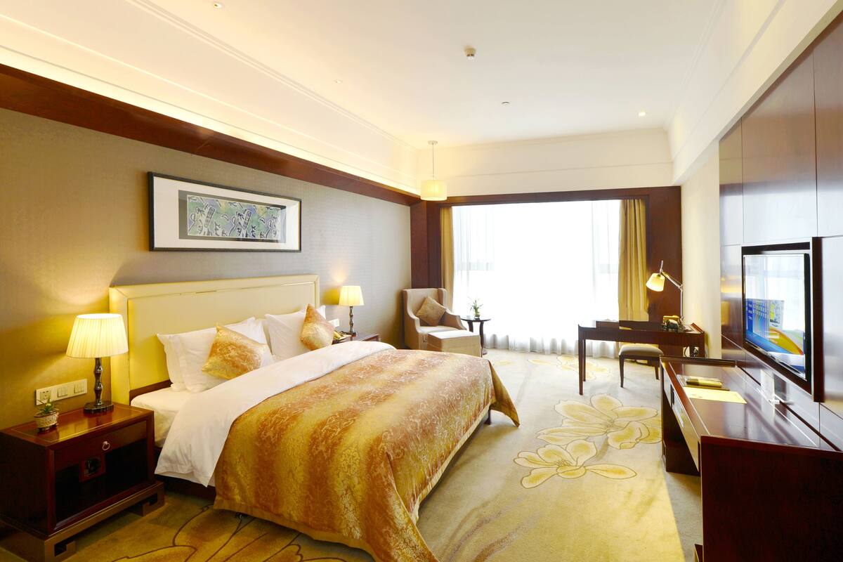 In-room safe, desk, iron/ironing board, WiFi (free)