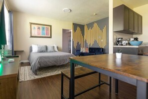 Bügeleisen/Bügelbrett, kostenloses WLAN, Bettwäsche