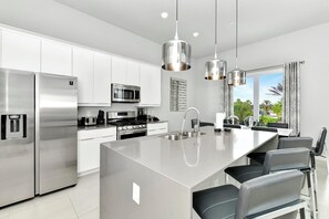 Fridge, oven, stovetop, dishwasher