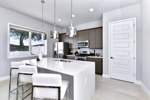 Fridge, oven, stovetop, dishwasher - High-comfort Condo near Disney with Resort & Waterpark Access - B50-113 (Kissimmee)