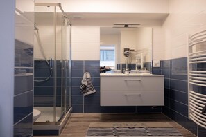 Shower - Tatihou Island Retreat (Saint-Vaast-la-Hougue)