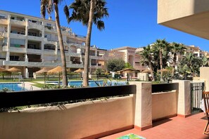 Property grounds - Beachside Apartment in Roquetas de Mar (Roquetas de Mar)