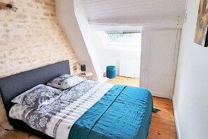 4 bedrooms, iron/ironing board, free WiFi