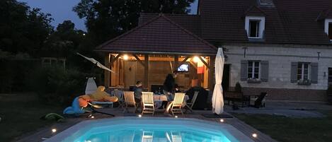Outdoor pool, a heated pool