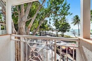 Property grounds - Beachfront Spa Suite 301/2 in Alassio Resort Palm Cove (Palm Cove)