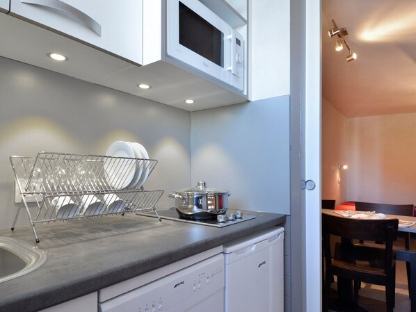 Kühlschrank, Ofen, Geschirrspüler, Toaster