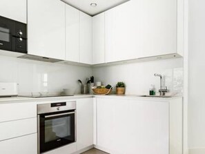 Réfrigérateur, micro-ondes, four, lave-vaisselle