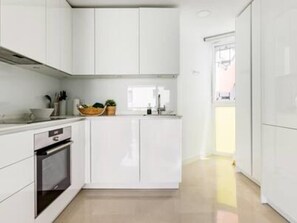 Køleskab, mikrobølgeovn, ovn, opvaskemaskine