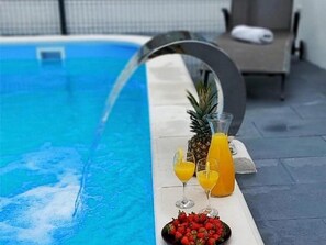 Outdoor pool, pool umbrellas, sun loungers - Villa D&D (Okrug)