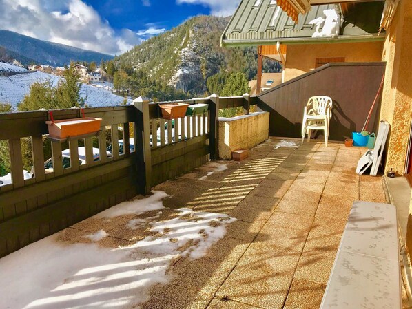 Property grounds - Villard-de-Lans: 3-Room Apt, Terrace, Pets OK, Parking, WiFi (Villard-de-Lans)