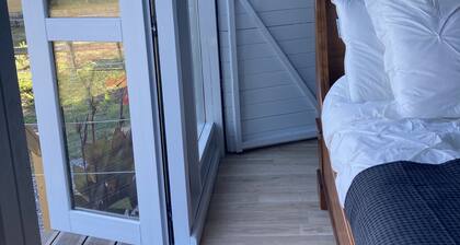 Luxury Shepherd's Hut near the beach