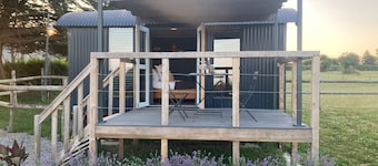 Luxury shepherd's hut near the beach