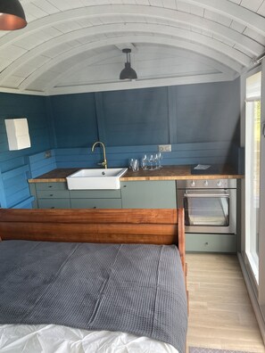 1 quarto, Wi-Fi de cortesia, roupa de cama