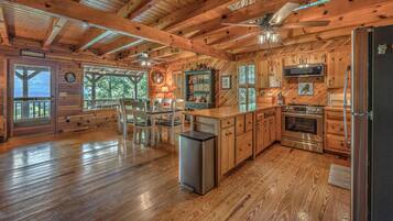 House, 3 Bedrooms | Dining